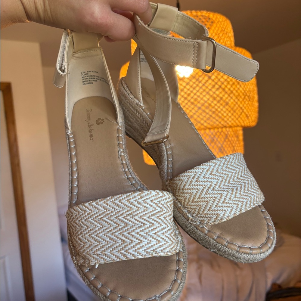Tommy bahama Tan and Cream Wedges